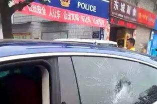 吃瓜车被踢翻,现场惊心动魄！